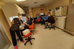 Yönetim Kurulumuz Laboratuvarda Test Değerlendirme Süreçleri Hakkında Bilgilendirildi